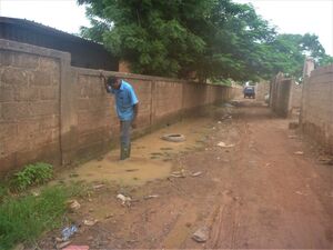 Section du mur derrière les dortoirs